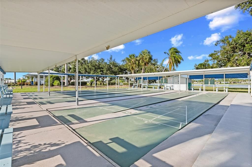 合同活跃: $229,900 (2 贝兹, 2 浴室, 1274 平方英尺)