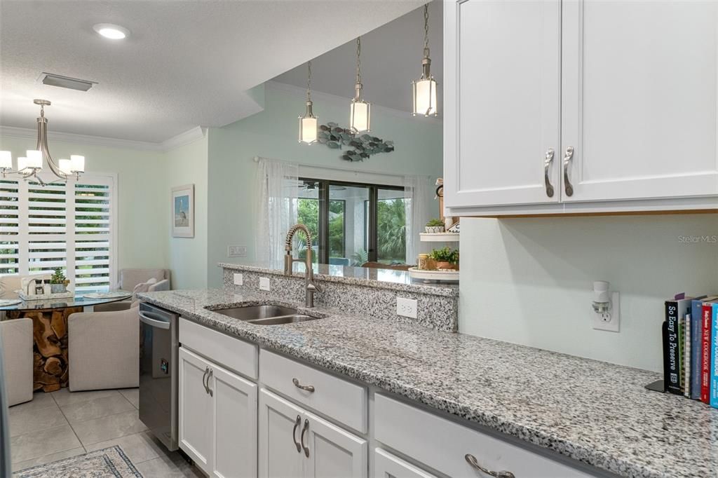 На продажу: $359,900 (3 спален, 2 ванн, 1668 Квадратных фут)