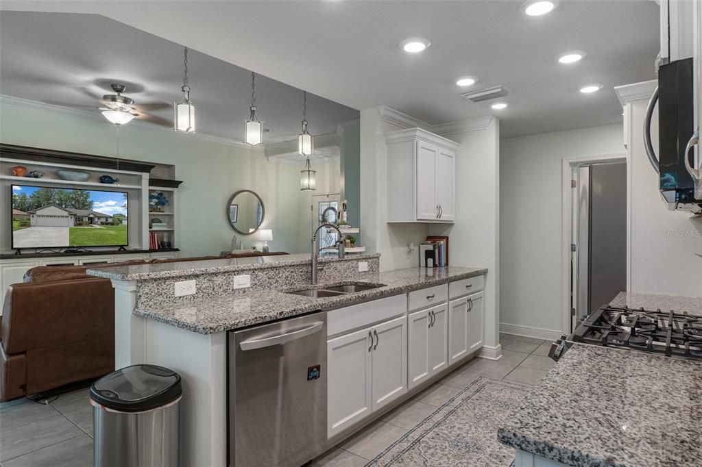 На продажу: $359,900 (3 спален, 2 ванн, 1668 Квадратных фут)