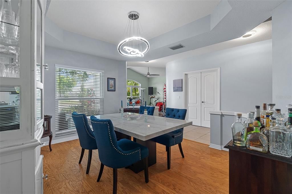 En Venta: $525,000 (4 camas, 3 baños, 2374 Pies cuadrados)