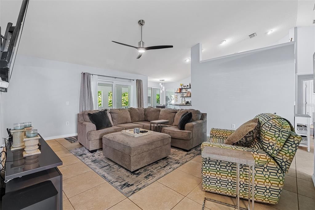 En Venta: $525,000 (4 camas, 3 baños, 2374 Pies cuadrados)