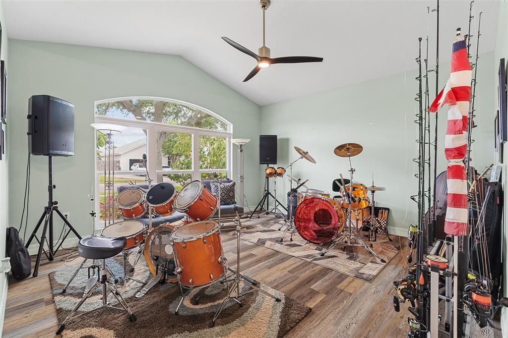 En Venta: $525,000 (4 camas, 3 baños, 2374 Pies cuadrados)