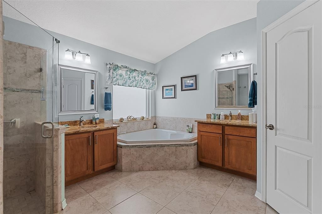 En Venta: $525,000 (4 camas, 3 baños, 2374 Pies cuadrados)