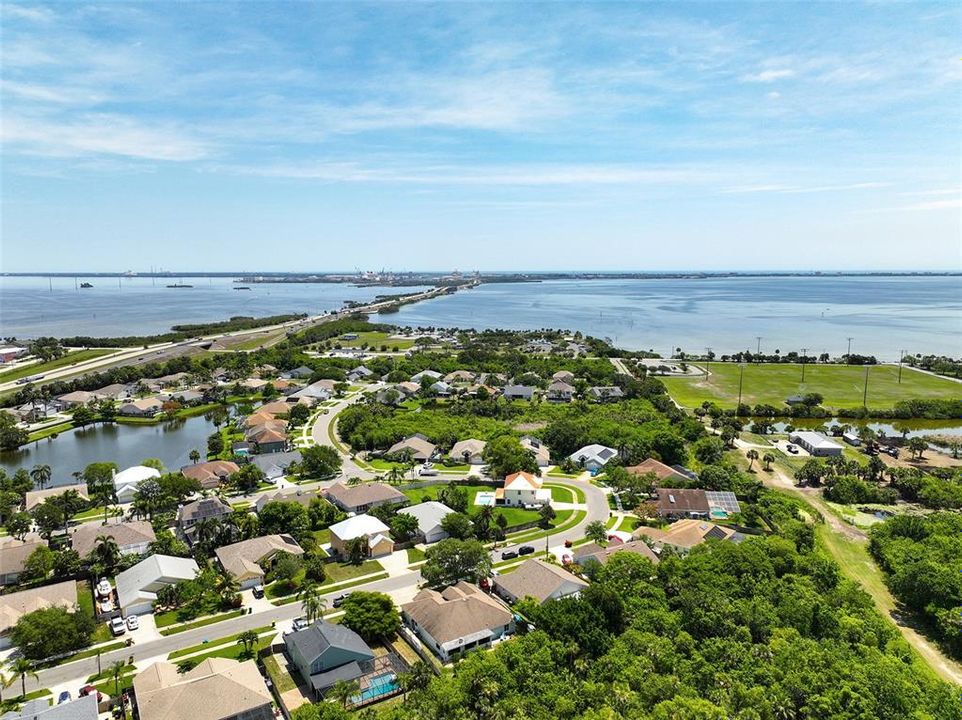 En Venta: $525,000 (4 camas, 3 baños, 2374 Pies cuadrados)