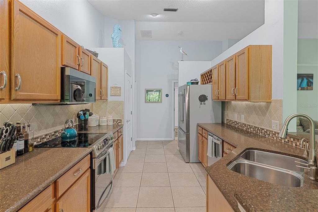 En Venta: $525,000 (4 camas, 3 baños, 2374 Pies cuadrados)