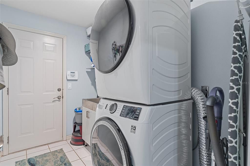 En Venta: $525,000 (4 camas, 3 baños, 2374 Pies cuadrados)