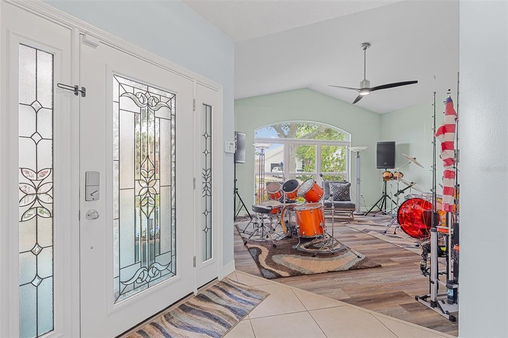 En Venta: $525,000 (4 camas, 3 baños, 2374 Pies cuadrados)