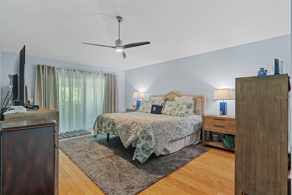 En Venta: $525,000 (4 camas, 3 baños, 2374 Pies cuadrados)