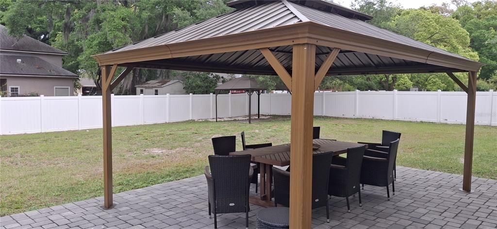 出租: $3,200 (4 贝兹, 2 浴室, 1857 平方英尺)