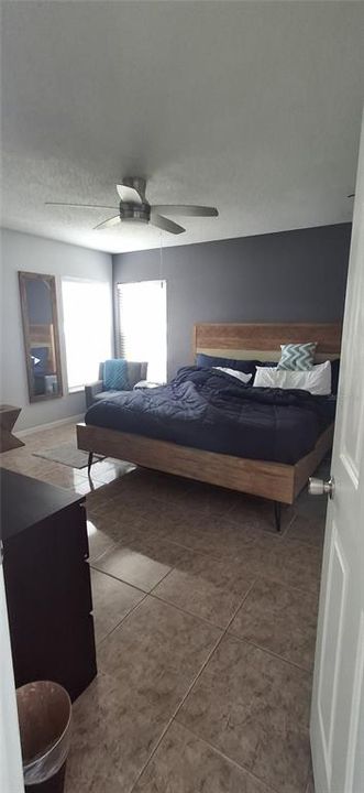 出租: $3,200 (4 贝兹, 2 浴室, 1857 平方英尺)