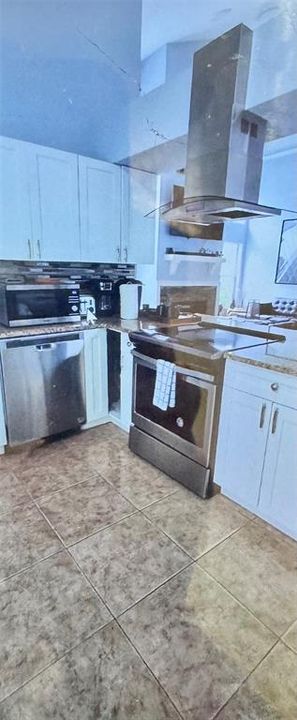 出租: $3,200 (4 贝兹, 2 浴室, 1857 平方英尺)