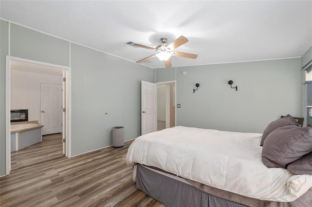 На продажу: $299,000 (4 спален, 2 ванн, 2186 Квадратных фут)