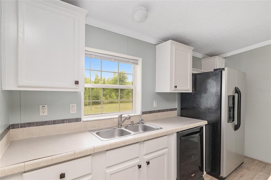 На продажу: $299,000 (4 спален, 2 ванн, 2186 Квадратных фут)