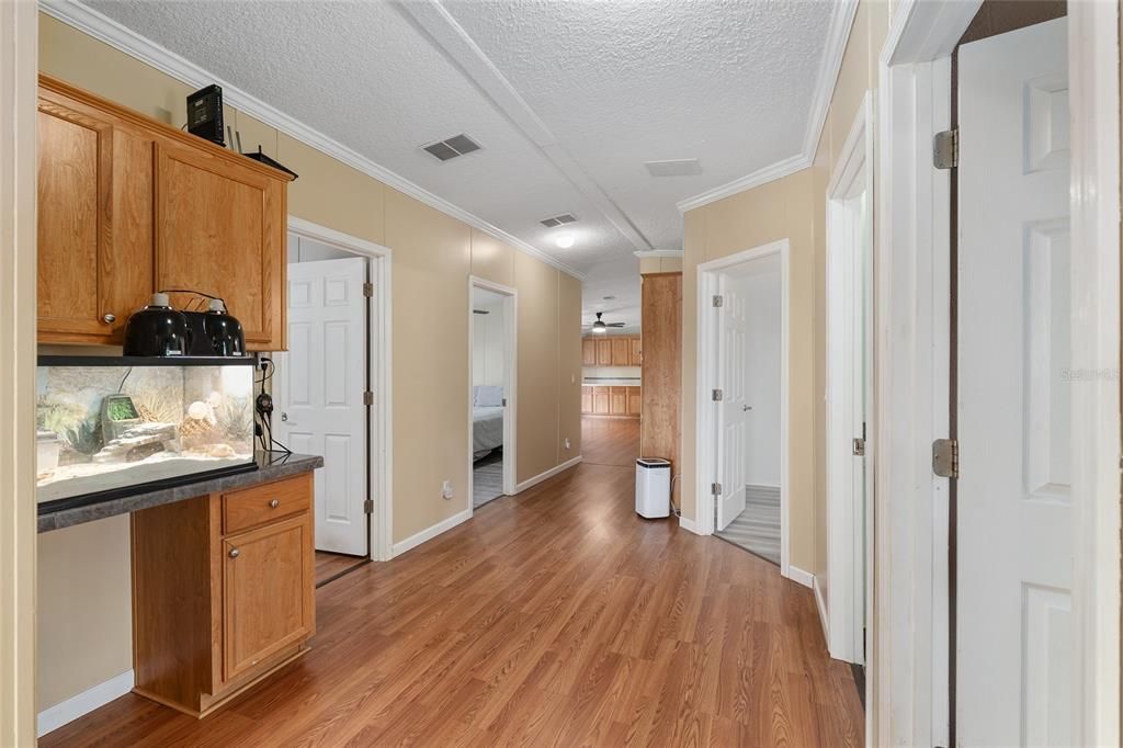 На продажу: $299,000 (4 спален, 2 ванн, 2186 Квадратных фут)