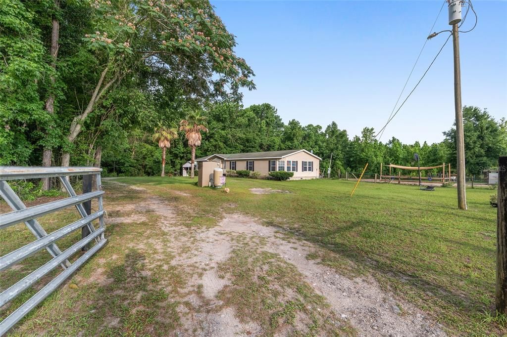 На продажу: $299,000 (4 спален, 2 ванн, 2186 Квадратных фут)