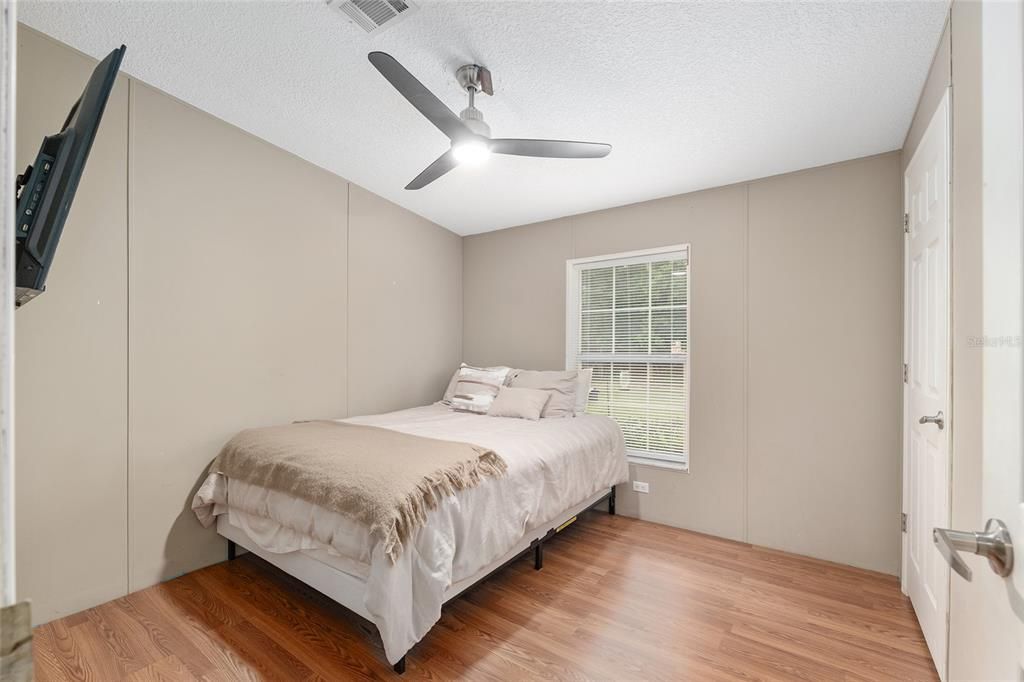 На продажу: $299,000 (4 спален, 2 ванн, 2186 Квадратных фут)