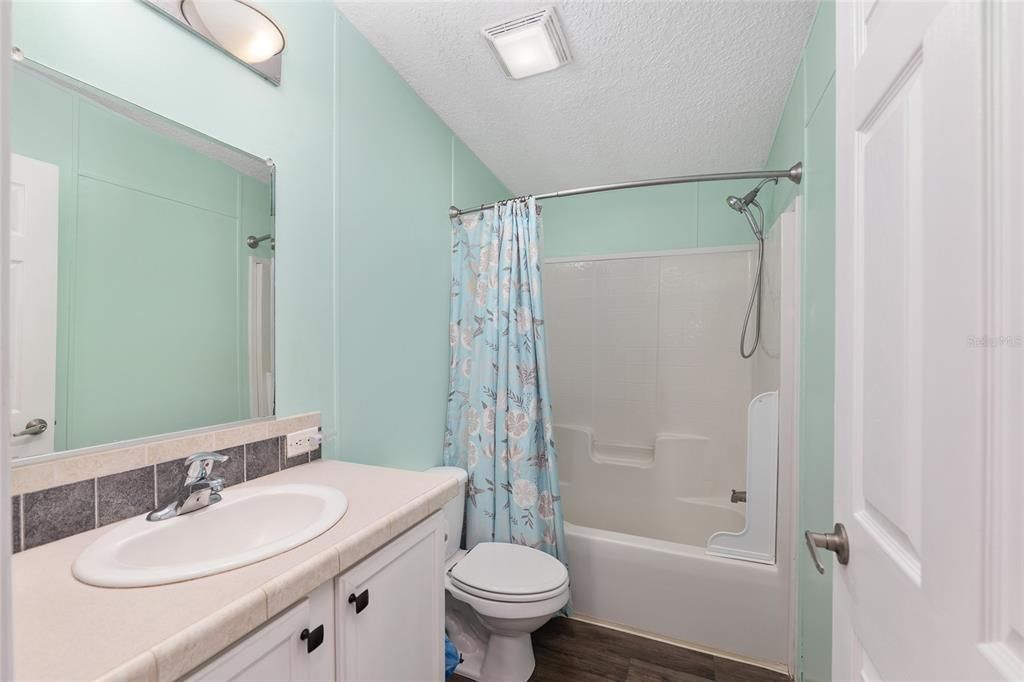 На продажу: $299,000 (4 спален, 2 ванн, 2186 Квадратных фут)