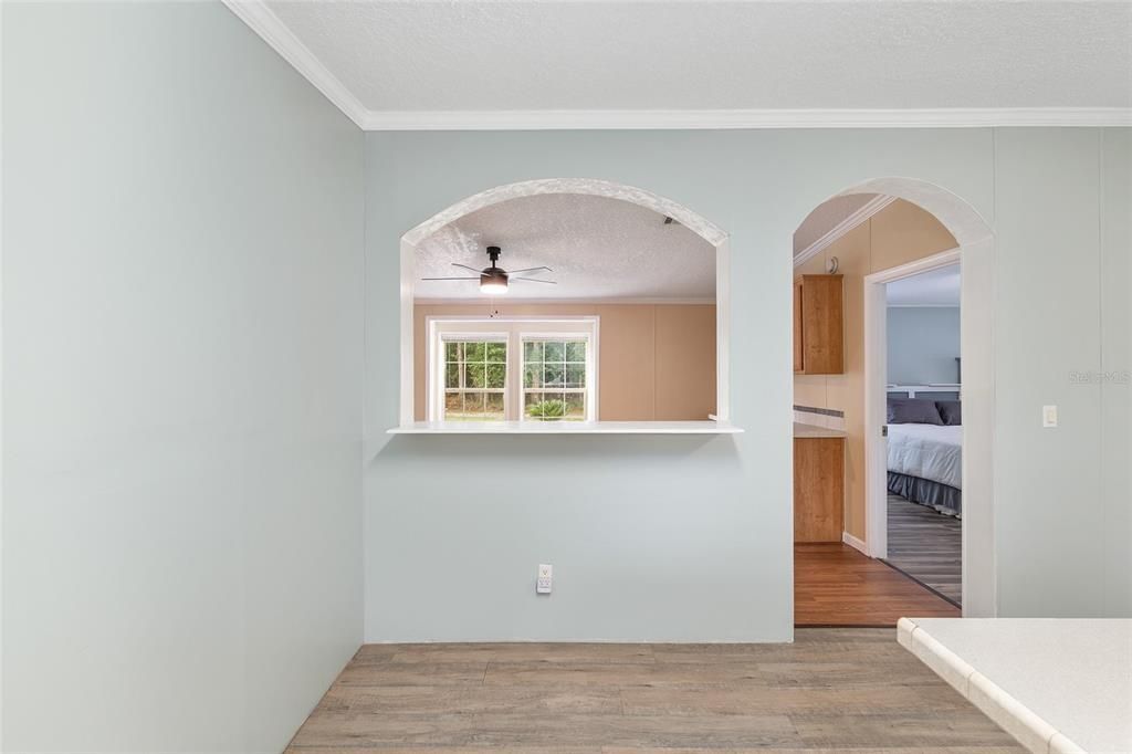 На продажу: $299,000 (4 спален, 2 ванн, 2186 Квадратных фут)