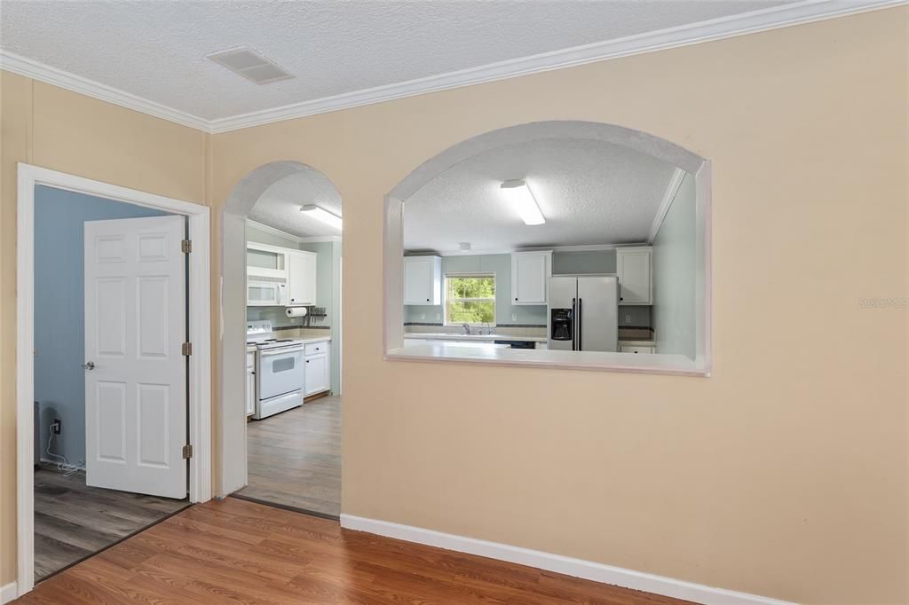 На продажу: $299,000 (4 спален, 2 ванн, 2186 Квадратных фут)