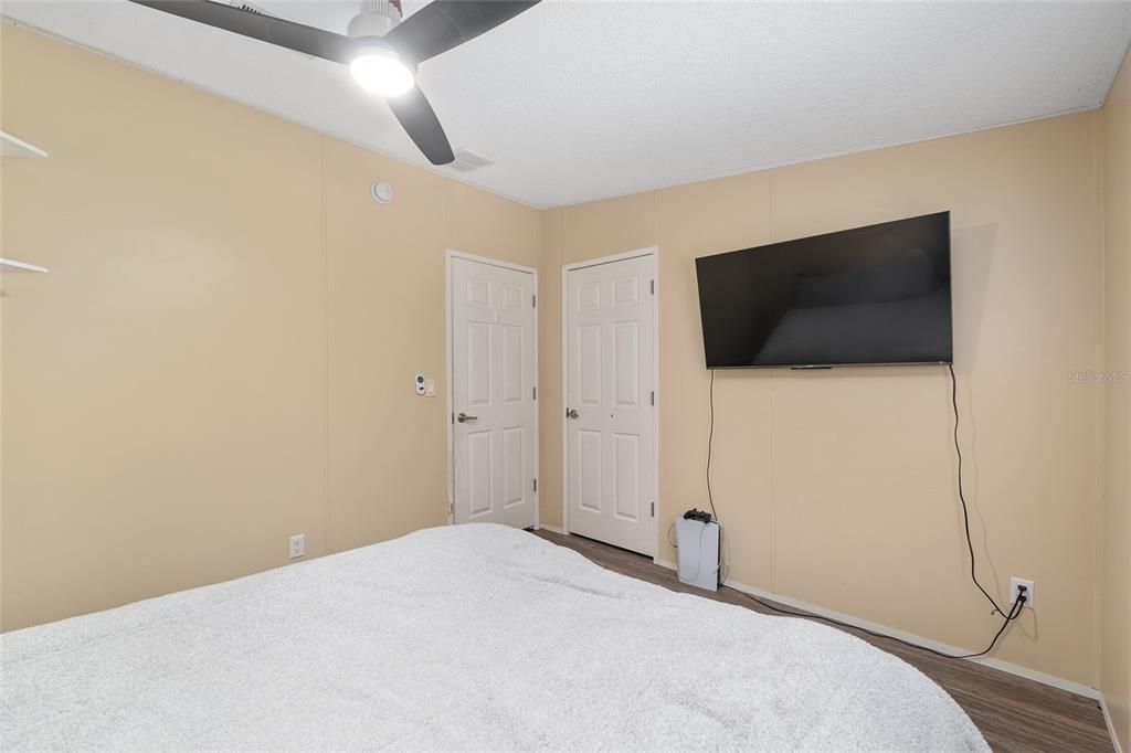 На продажу: $299,000 (4 спален, 2 ванн, 2186 Квадратных фут)