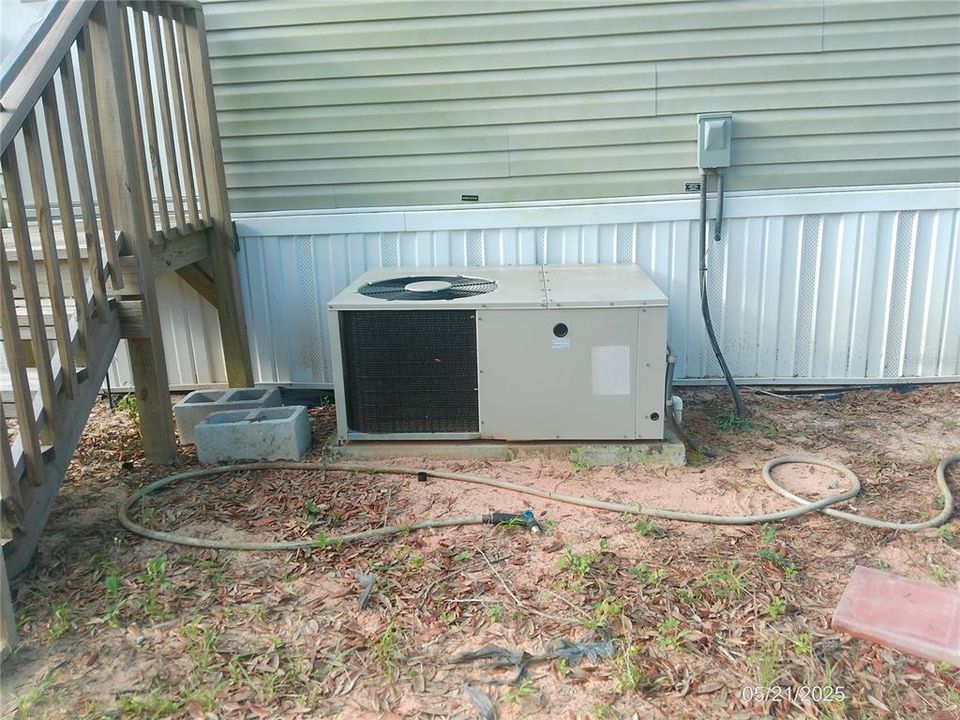 待售: $260,000 (2 贝兹, 2 浴室, 840 平方英尺)