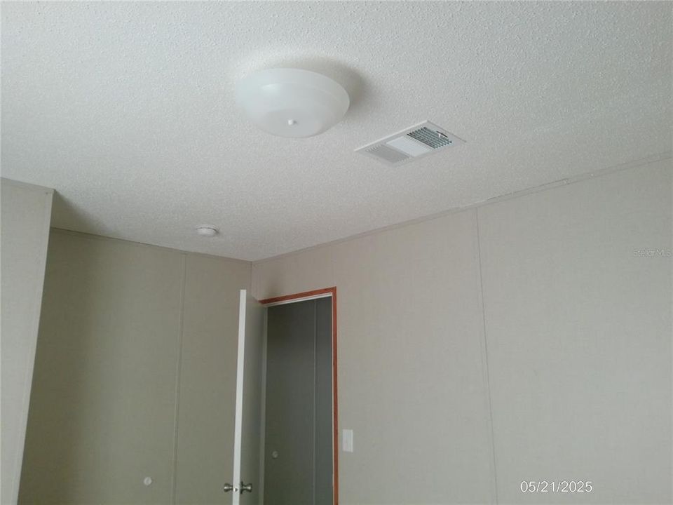 待售: $260,000 (2 贝兹, 2 浴室, 840 平方英尺)