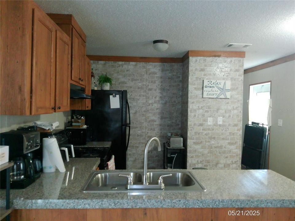 待售: $260,000 (2 贝兹, 2 浴室, 840 平方英尺)