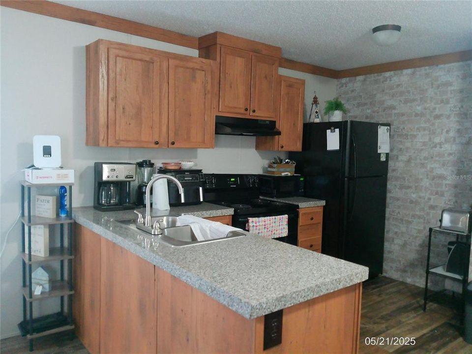 待售: $260,000 (2 贝兹, 2 浴室, 840 平方英尺)