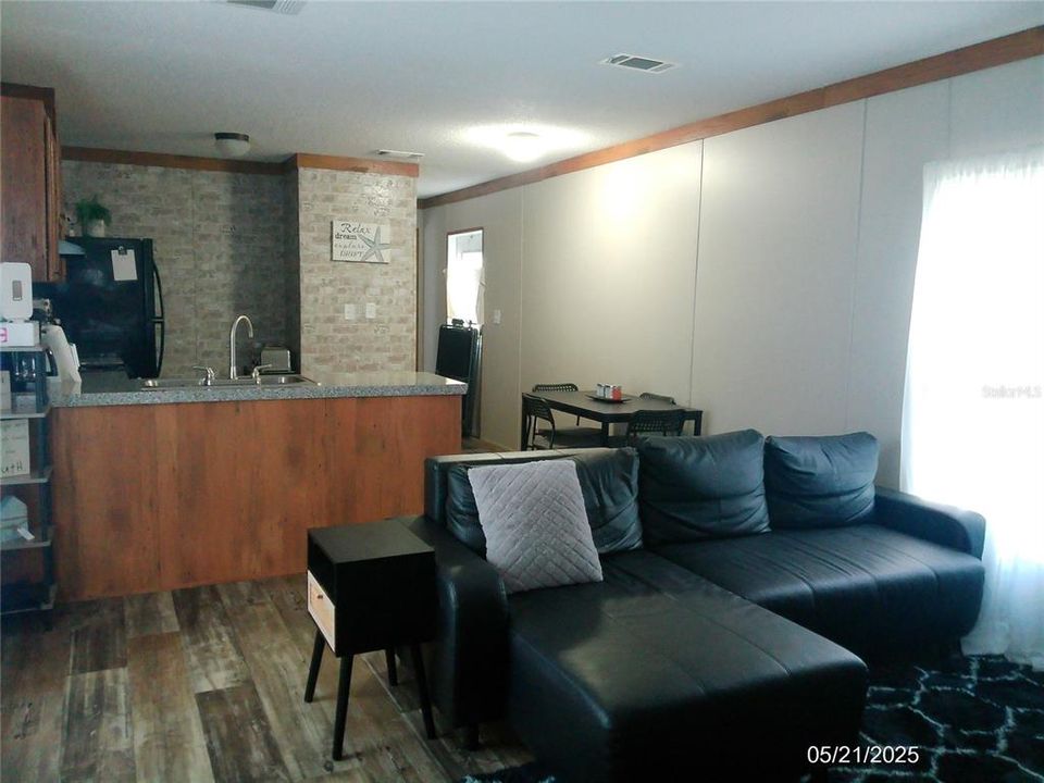 待售: $260,000 (2 贝兹, 2 浴室, 840 平方英尺)