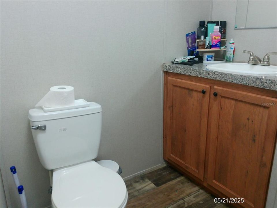 待售: $260,000 (2 贝兹, 2 浴室, 840 平方英尺)