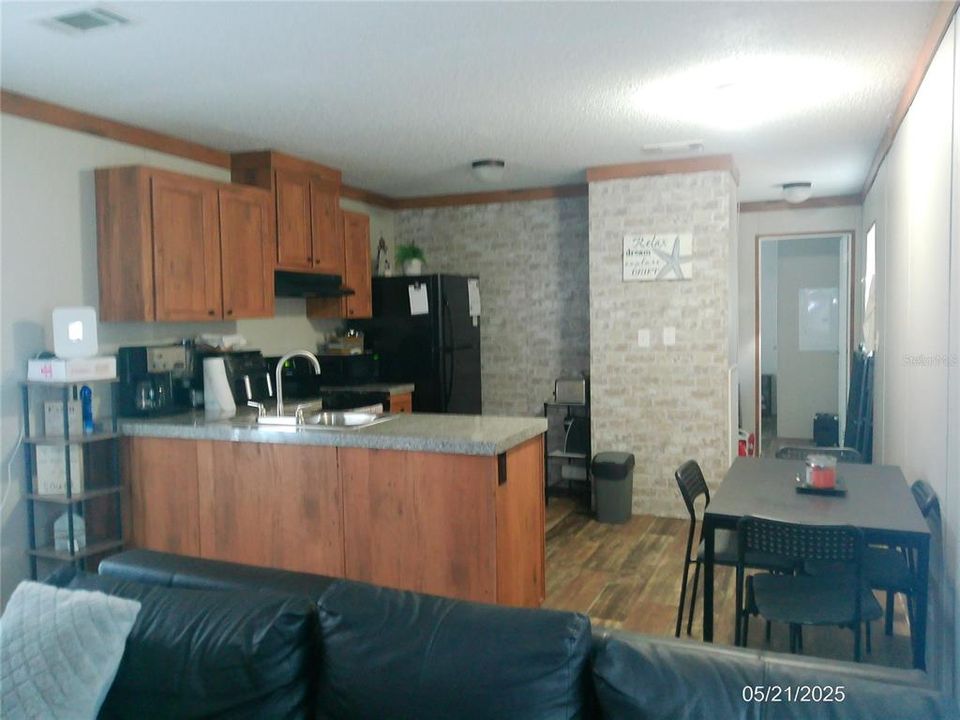 待售: $260,000 (2 贝兹, 2 浴室, 840 平方英尺)