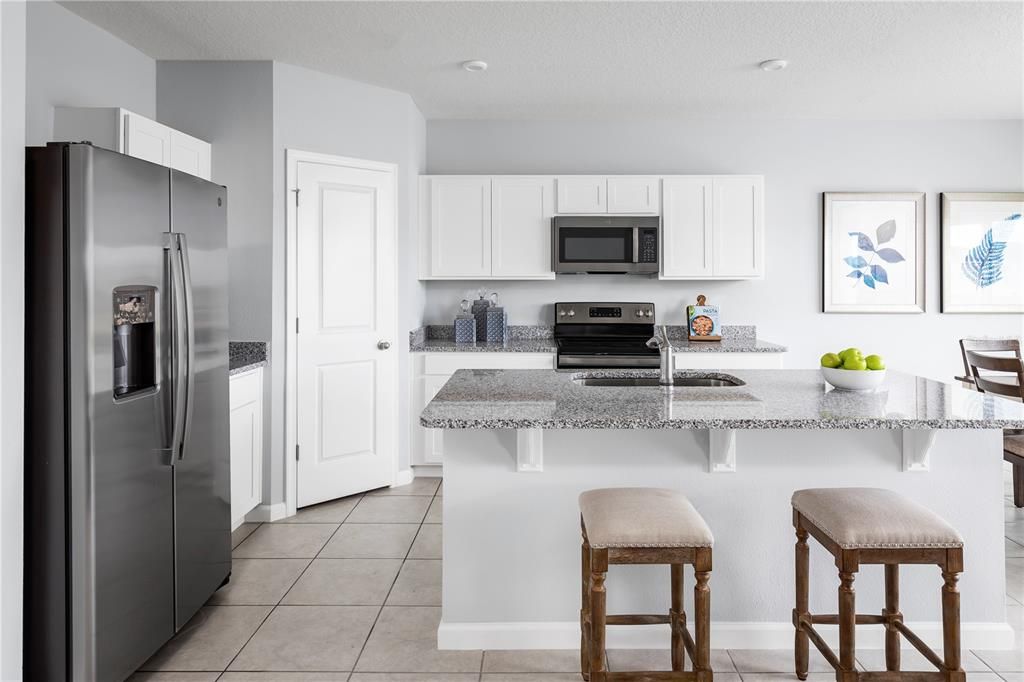 Под контрактом: $277,990 (3 спален, 2 ванн, 1452 Квадратных фут)