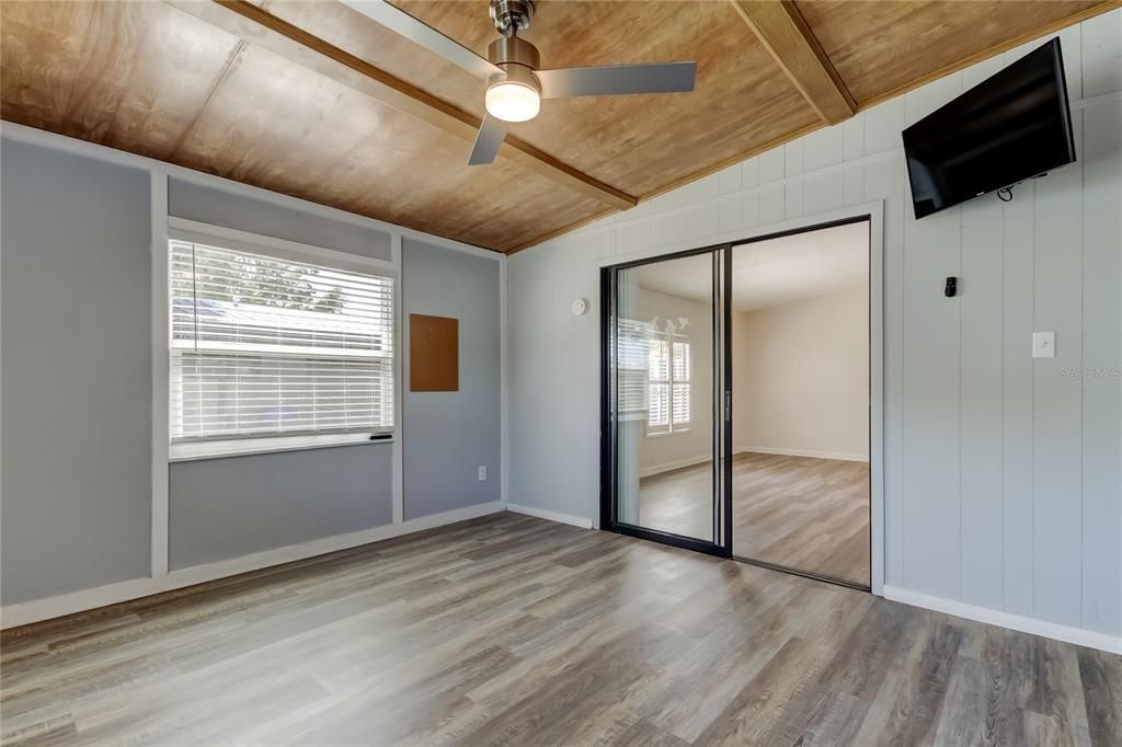 Active With Contract: $225,000 (2 beds, 2 baths, 1104 Square Feet)