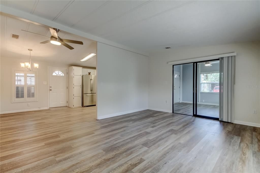 Active With Contract: $225,000 (2 beds, 2 baths, 1104 Square Feet)