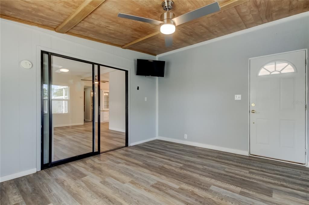 Active With Contract: $225,000 (2 beds, 2 baths, 1104 Square Feet)