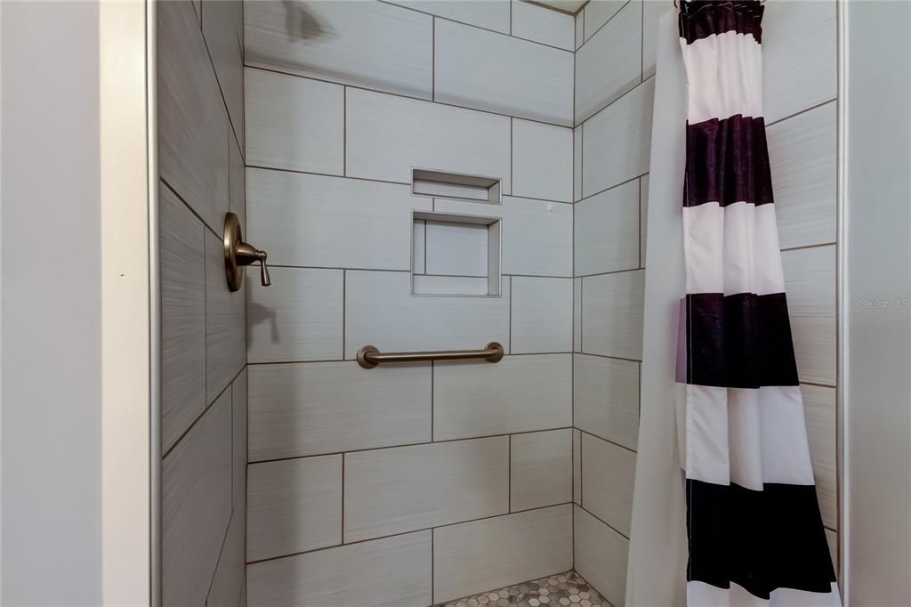 Active With Contract: $225,000 (2 beds, 2 baths, 1104 Square Feet)