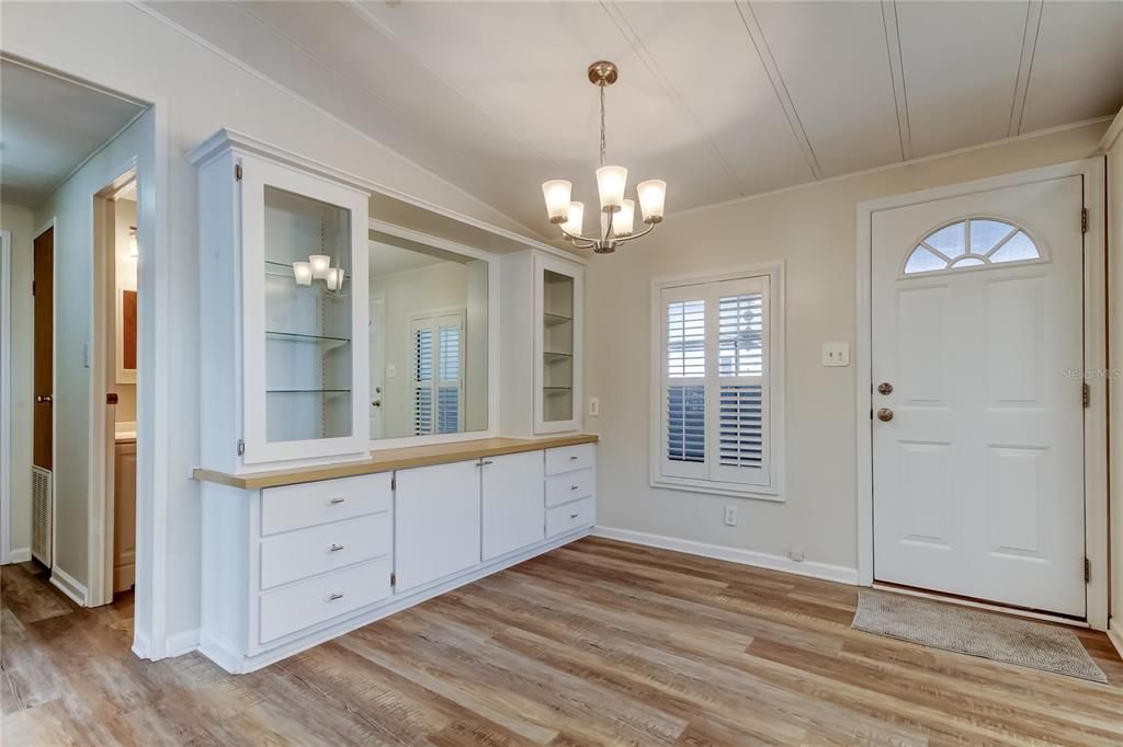 Active With Contract: $225,000 (2 beds, 2 baths, 1104 Square Feet)