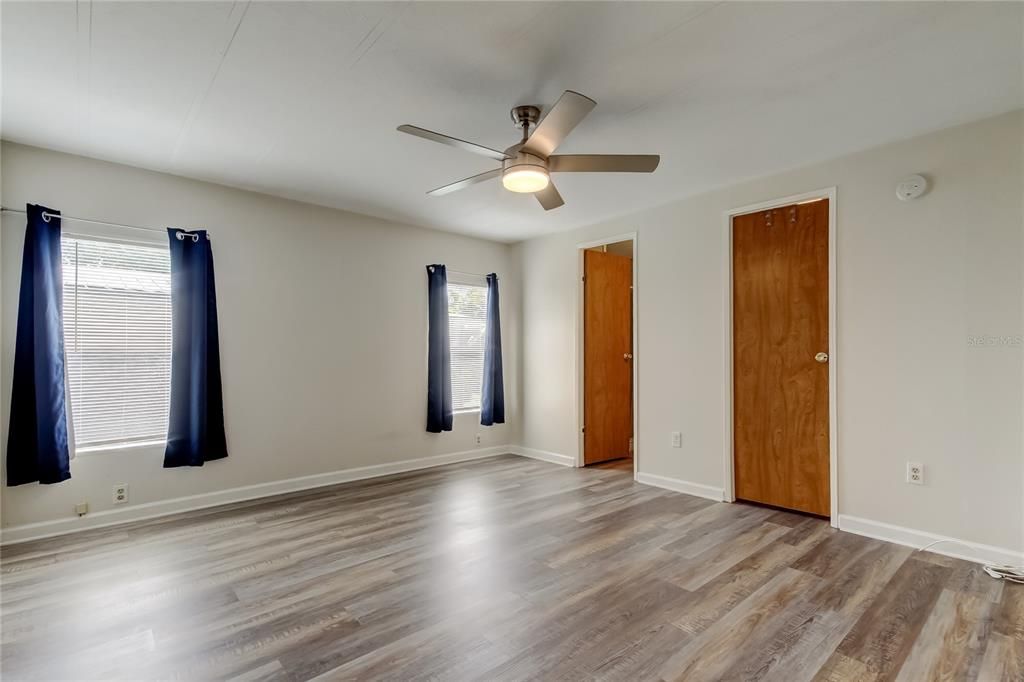 Active With Contract: $225,000 (2 beds, 2 baths, 1104 Square Feet)
