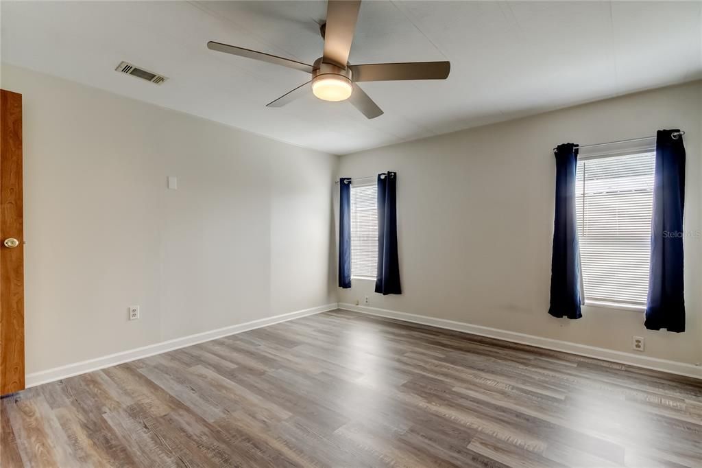 Active With Contract: $225,000 (2 beds, 2 baths, 1104 Square Feet)