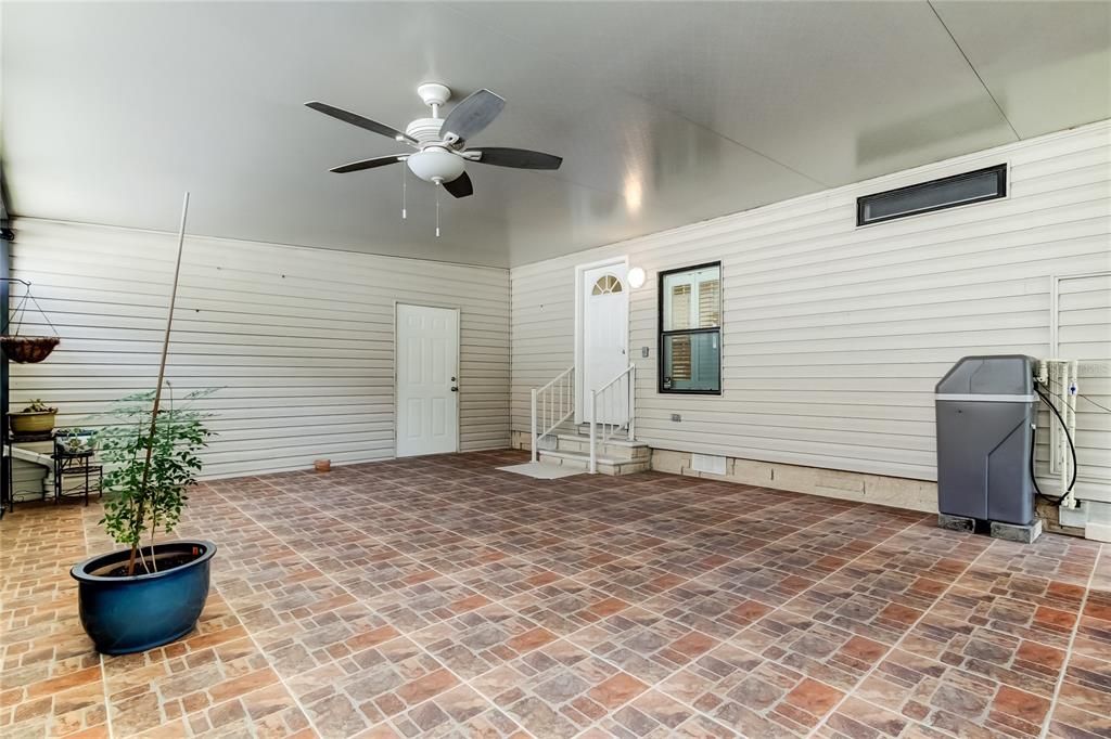 Active With Contract: $225,000 (2 beds, 2 baths, 1104 Square Feet)