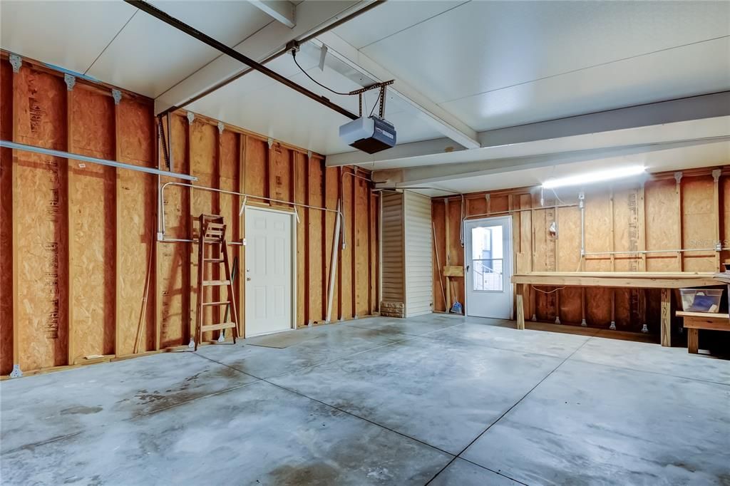 Active With Contract: $225,000 (2 beds, 2 baths, 1104 Square Feet)