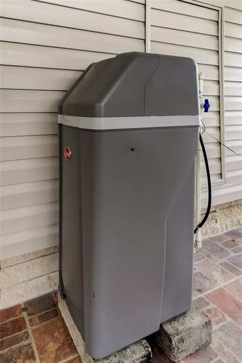 Active With Contract: $225,000 (2 beds, 2 baths, 1104 Square Feet)