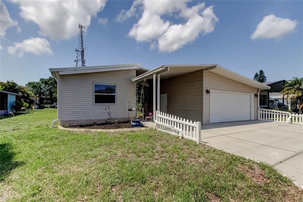 Active With Contract: $225,000 (2 beds, 2 baths, 1104 Square Feet)