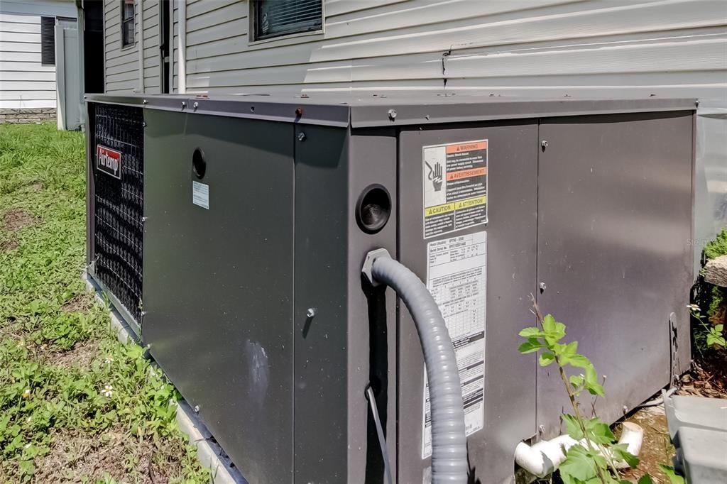 Active With Contract: $225,000 (2 beds, 2 baths, 1104 Square Feet)