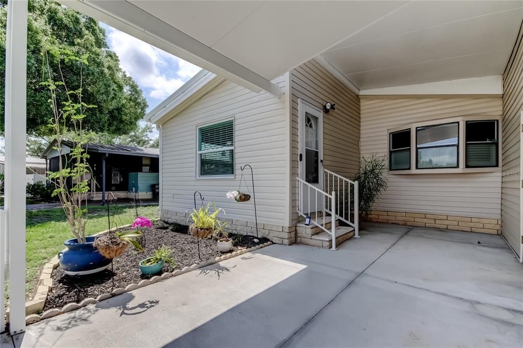 Active With Contract: $225,000 (2 beds, 2 baths, 1104 Square Feet)