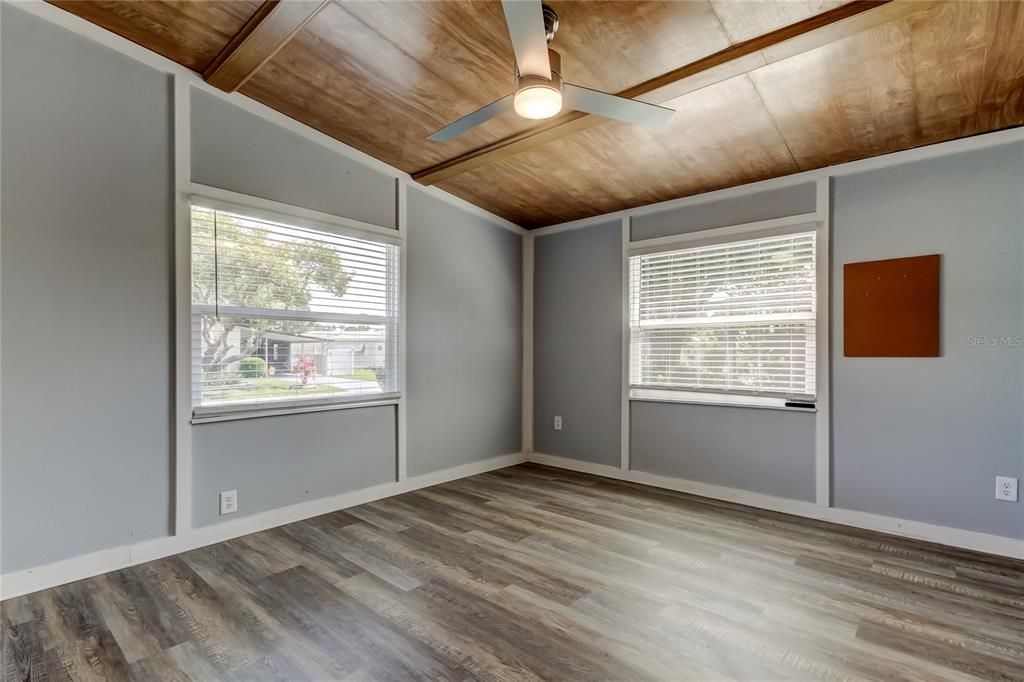 Active With Contract: $225,000 (2 beds, 2 baths, 1104 Square Feet)