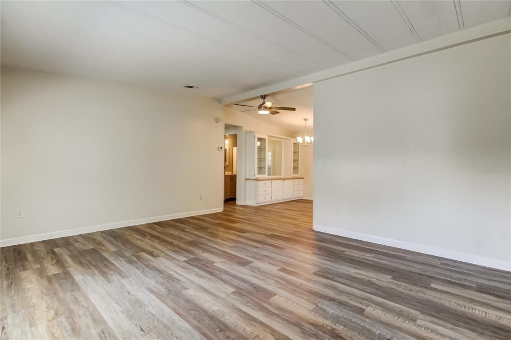 Active With Contract: $225,000 (2 beds, 2 baths, 1104 Square Feet)