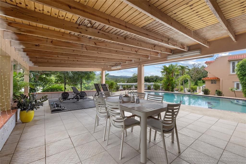 На продажу: $682,500 (5 спален, 3 ванн, 2142 Квадратных фут)