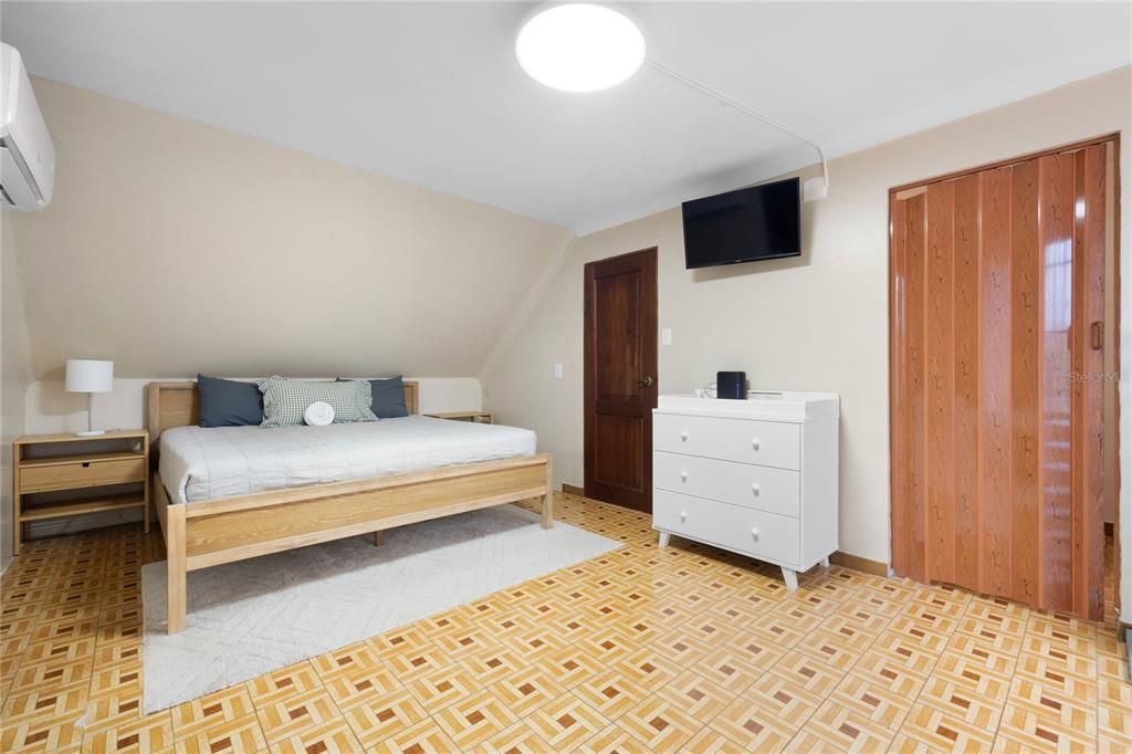 На продажу: $682,500 (5 спален, 3 ванн, 2142 Квадратных фут)