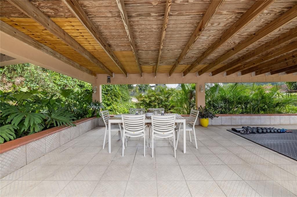 На продажу: $682,500 (5 спален, 3 ванн, 2142 Квадратных фут)